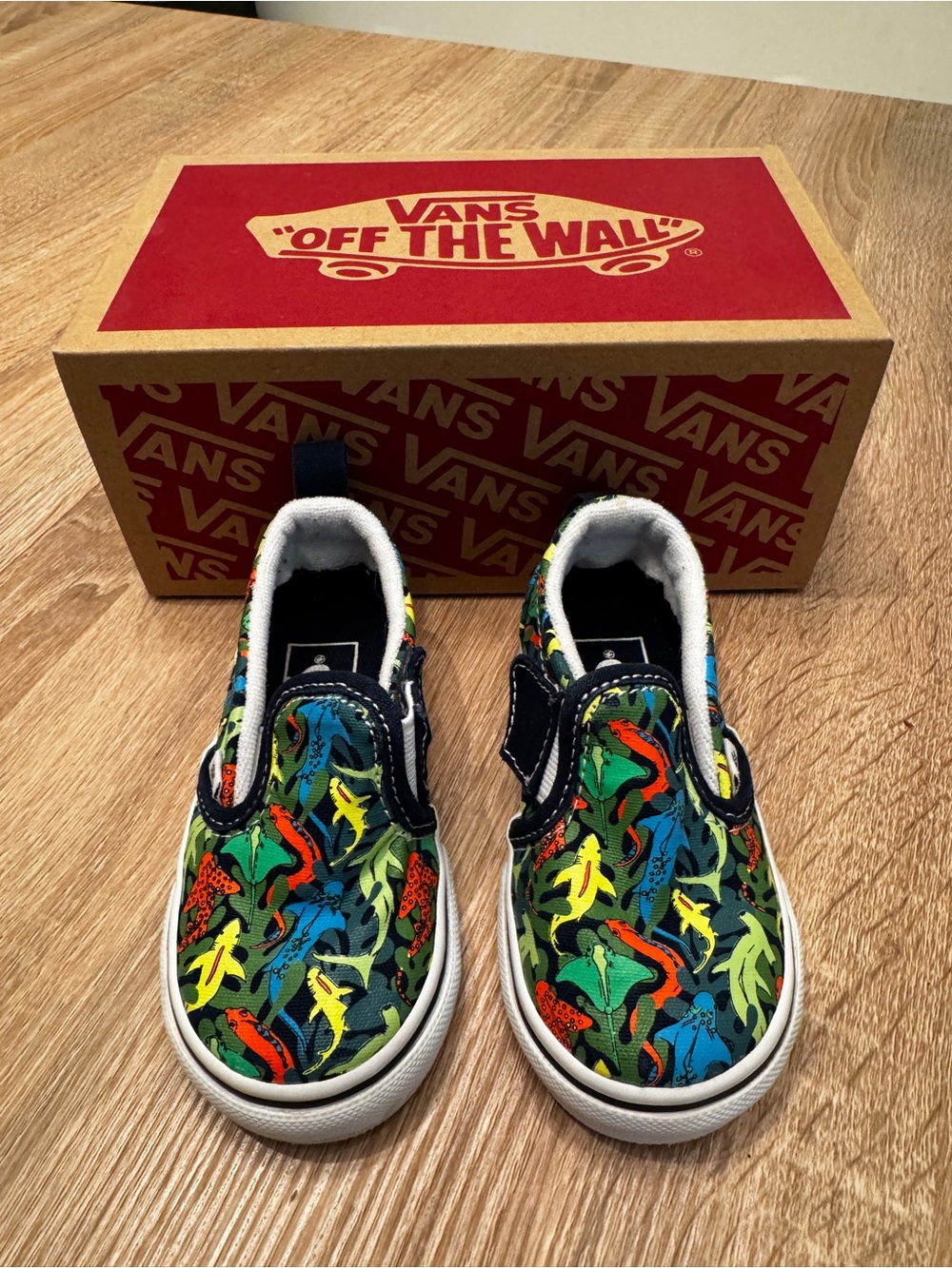 Vans Toddler Shark Glow in the Dark Slip-On Shoes Size 5.5 NEW